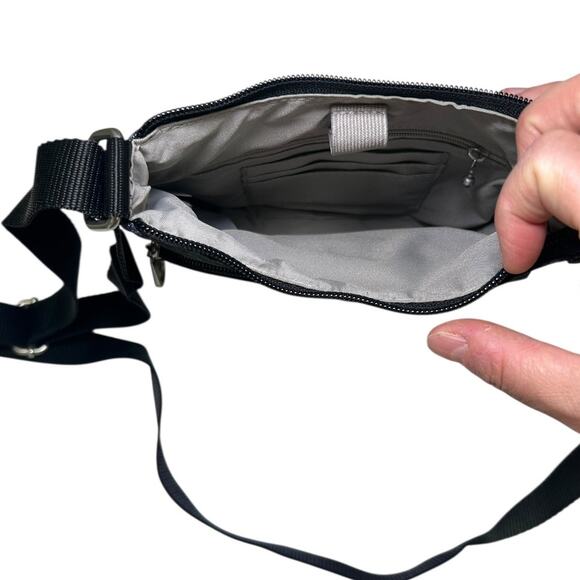 Baggallini Joey Bagg Nylon Crossbody Black and Grey Cheetah Print Small‎ - Picture 9 of 10